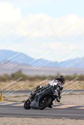 media/Nov-16-2025-Race Pace (Sun) [[8c5fa54630]]/Non Verified Riders (1st 20 Minutes)/5-Turn 15 (110pm)/